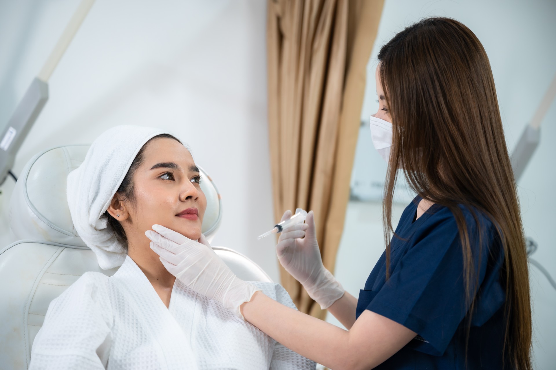 thumbnail_young-asian-woman-making-cosmetology-treatment-skin-injection-mesotherapy-face-beauty-care.jpg